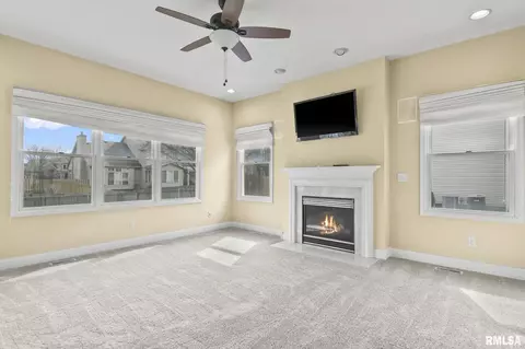Living - 2616 Dickens, Springfield, IL 62711 photo 1 of 6