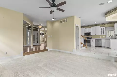 Living - 2616 Dickens, Springfield, IL 62711 photo 2 of 6