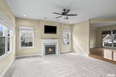 Living - 2616 Dickens, Springfield, IL 62711 photo 4 of 6