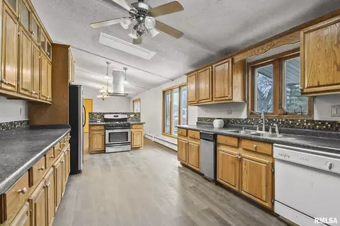 525 Blackburn St, Riverton, IL 62561 photo 7