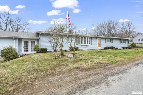 525 Blackburn St, Riverton, IL 62561 photo 2
