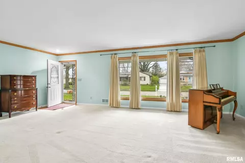 Living - 48 Glen Aire Dr, Springfield, IL 62703 photo 1 of 1