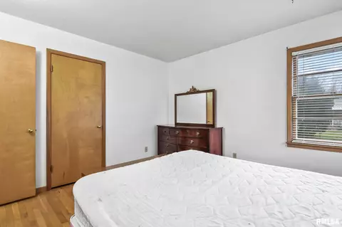 Bedroom - 48 Glen Aire Dr, Springfield, IL 62703 photo 4 of 4