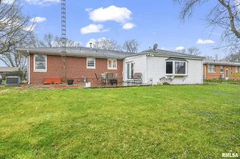 Exterior - 48 Glen Aire Dr, Springfield, IL 62703 photo 5 of 6