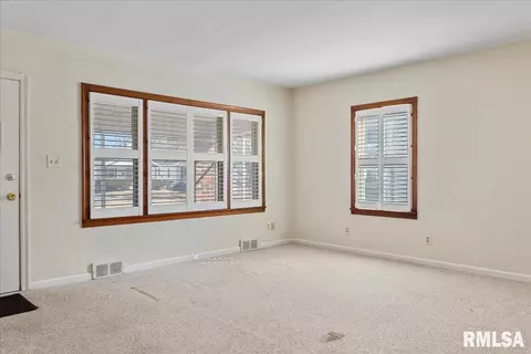 2325 S Lowell Ave, Springfield, IL 62704 photo 8
