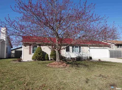 1696 Monroe St, Galesburg, IL 61401