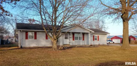 703 E Holden St, Virden, IL 62690
