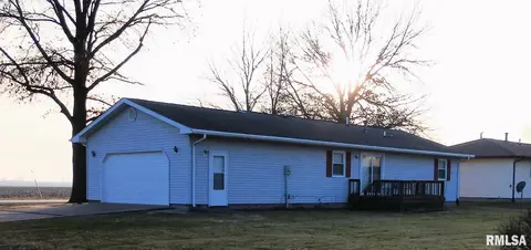 Exterior - 703 E Holden St, Virden, IL 62690 photo 4 of 9