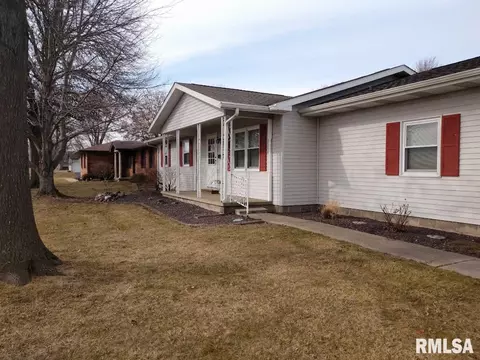 Exterior - 703 E Holden St, Virden, IL 62690 photo 6 of 9