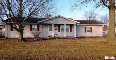 Exterior - 703 E Holden St, Virden, IL 62690 photo 9 of 9