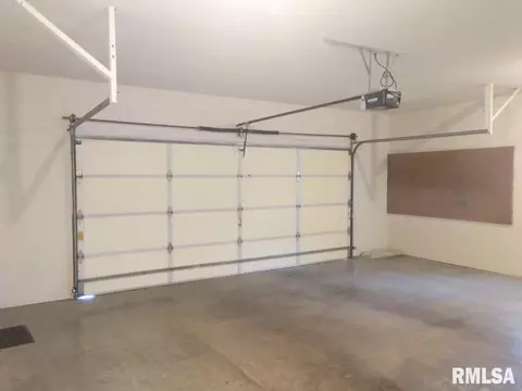 Exterior - 703 E Holden St, Virden, IL 62690 photo 7 of 9