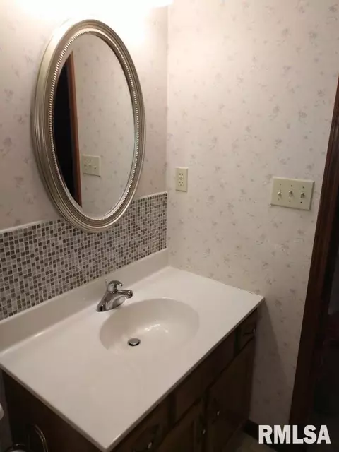 Bath - 703 E Holden St, Virden, IL 62690 photo 2 of 3
