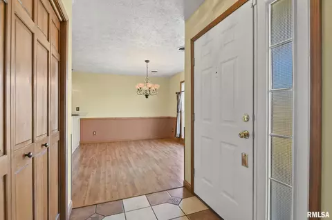 Entry Way - 104 Argenta Dr, Springfield, IL 62704 photo 2 of 2