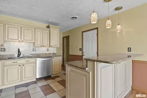 Kitchen - 104 Argenta Dr, Springfield, IL 62704 photo 4 of 4