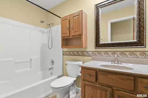Bath - 104 Argenta Dr, Springfield, IL 62704 photo 2 of 2