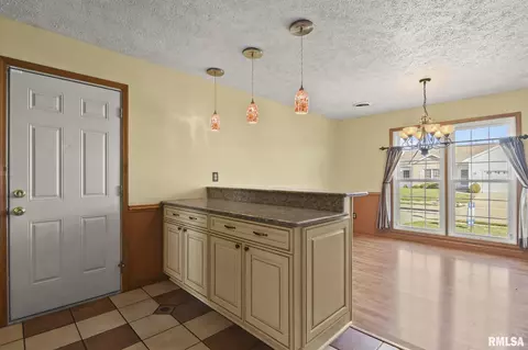 Kitchen - 104 Argenta Dr, Springfield, IL 62704 photo 2 of 4