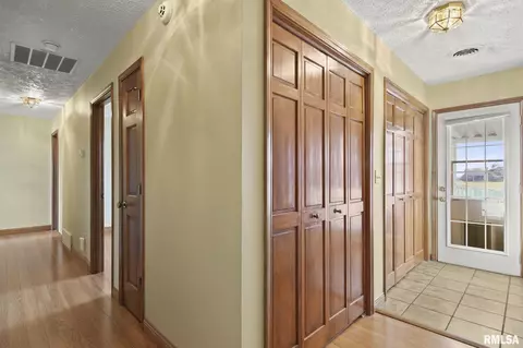 Entry Way - 104 Argenta Dr, Springfield, IL 62704 photo 1 of 2
