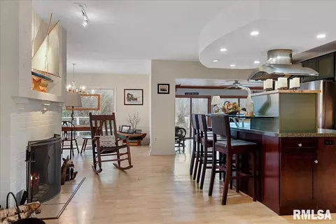 2 Long Bay Dr, Springfield, IL 62712 photo 5