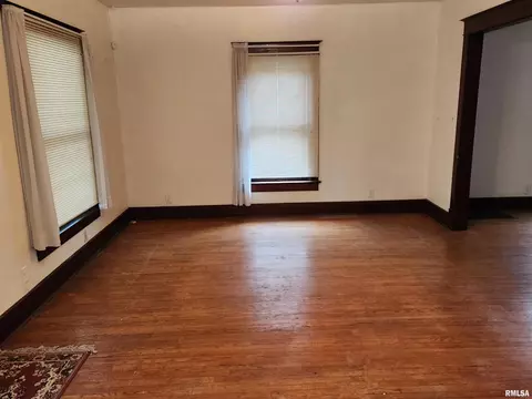 2013 S Spring St, Springfield, IL 62704 photo 2