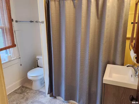 2013 S Spring St, Springfield, IL 62704 photo 5