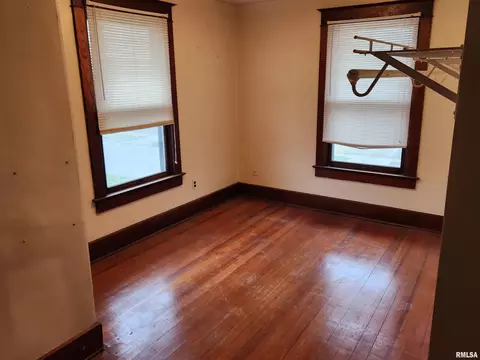 2013 S Spring St, Springfield, IL 62704 photo 8