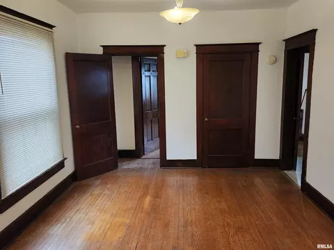 2013 S Spring St, Springfield, IL 62704 photo 3