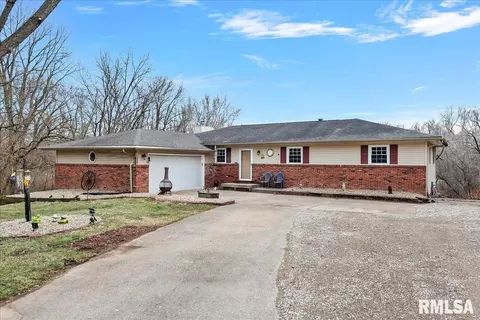 5260 River View Rd, Riverton, IL 62561