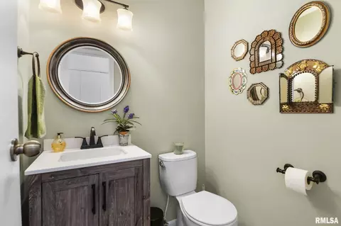 Bath - 3300 Blueberry Ln, Springfield, IL 62711 photo 1 of 5