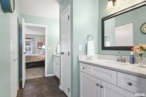Bath - 3300 Blueberry Ln, Springfield, IL 62711 photo 4 of 5
