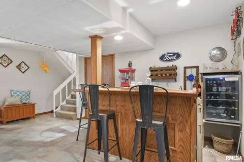 Dining - 3300 Blueberry Ln, Springfield, IL 62711 photo 2 of 2