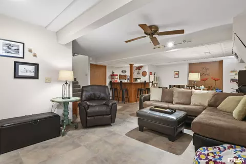 Living - 3300 Blueberry Ln, Springfield, IL 62711 photo 6 of 6