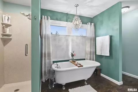 Bath - 3300 Blueberry Ln, Springfield, IL 62711 photo 3 of 5