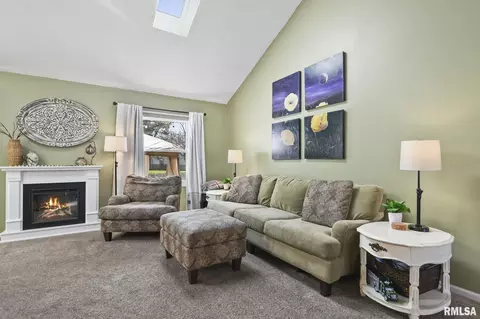 Living - 3300 Blueberry Ln, Springfield, IL 62711 photo 3 of 6