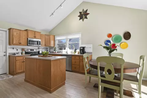 Kitchen - 3300 Blueberry Ln, Springfield, IL 62711 photo 4 of 5