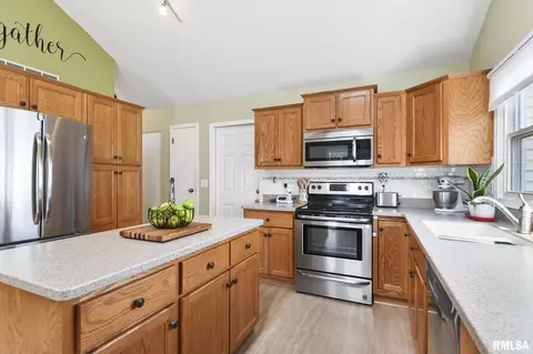 Kitchen - 3300 Blueberry Ln, Springfield, IL 62711 photo 3 of 5