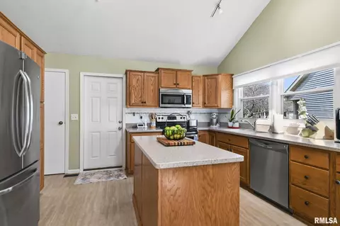Kitchen - 3300 Blueberry Ln, Springfield, IL 62711 photo 1 of 5