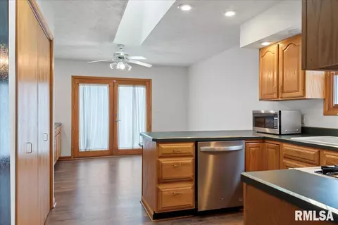 413 W Mulberry Street A, Chatham, IL 62629 photo 14