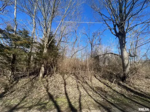 1411 S State St, Lincoln, IL 62656