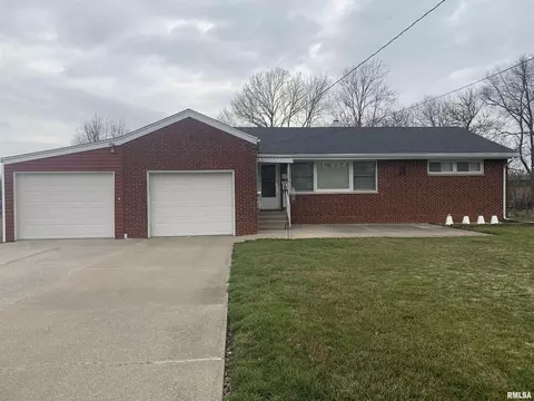 170 S Pleasant Ave, Galesburg, IL 61401
