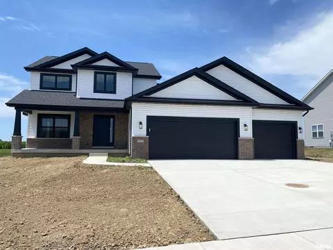 1723 Spartan Dr, Chatham, IL 62629