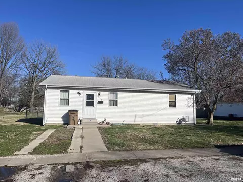 978 Grove St, Virden, IL 62690