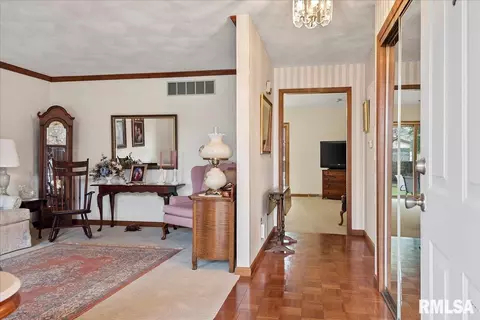 2521 Lindbergh Blvd, Springfield, IL 62704 photo 2