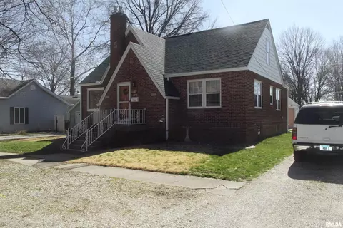 911 W Monroe St, Auburn, IL 62615