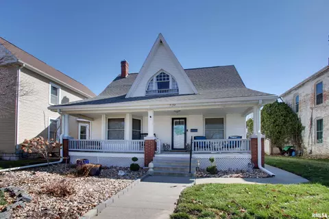 1132 N 9th St, Quincy, IL 62301