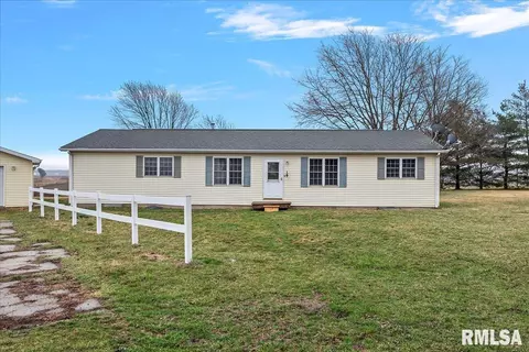 16603 Schirding Ave, Petersburg, IL 62675
