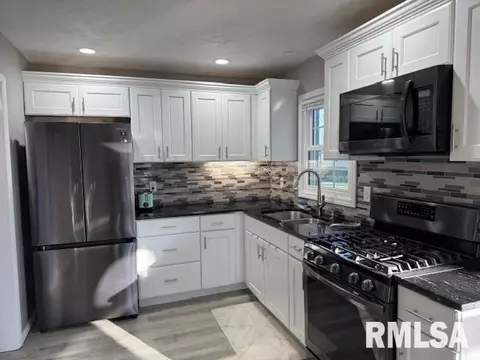 Kitchen - 30384 Cypress Ln, Girard, IL 62640 photo 2 of 5