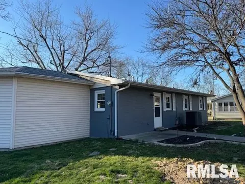Exterior - 30384 Cypress Ln, Girard, IL 62640 photo 7 of 10
