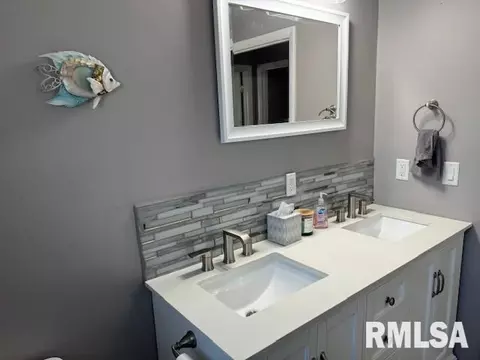 Bath - 30384 Cypress Ln, Girard, IL 62640 photo 6 of 6