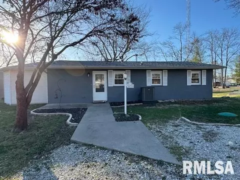 30384 Cypress Ln, Girard, IL 62640