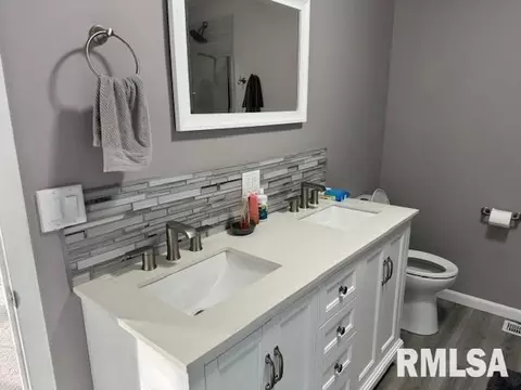 Bath - 30384 Cypress Ln, Girard, IL 62640 photo 2 of 6